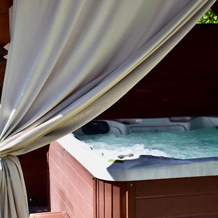 Hotel Lotus Halasztelek Екстер'єр фото