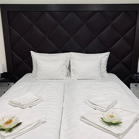 Hotel Lotus Halasztelek Екстер'єр фото