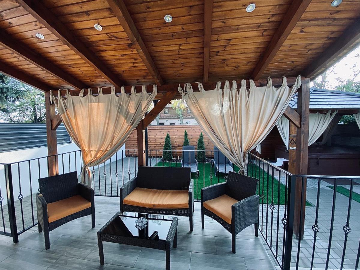 Hotel Lotus Halasztelek Екстер'єр фото