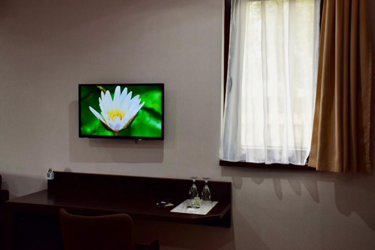 Hotel Lotus Halasztelek Екстер'єр фото