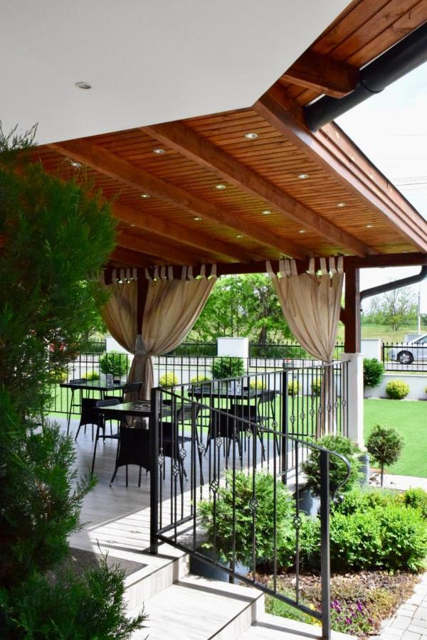 Hotel Lotus Halasztelek Екстер'єр фото