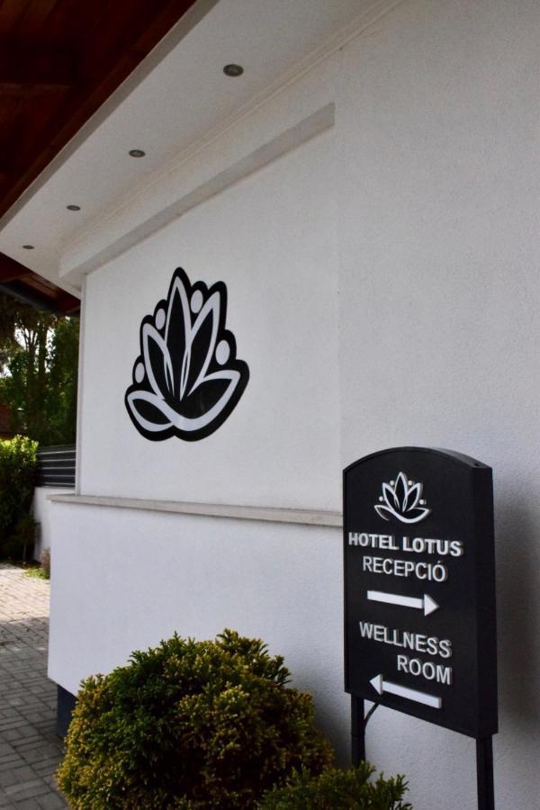 Hotel Lotus Halasztelek Екстер'єр фото