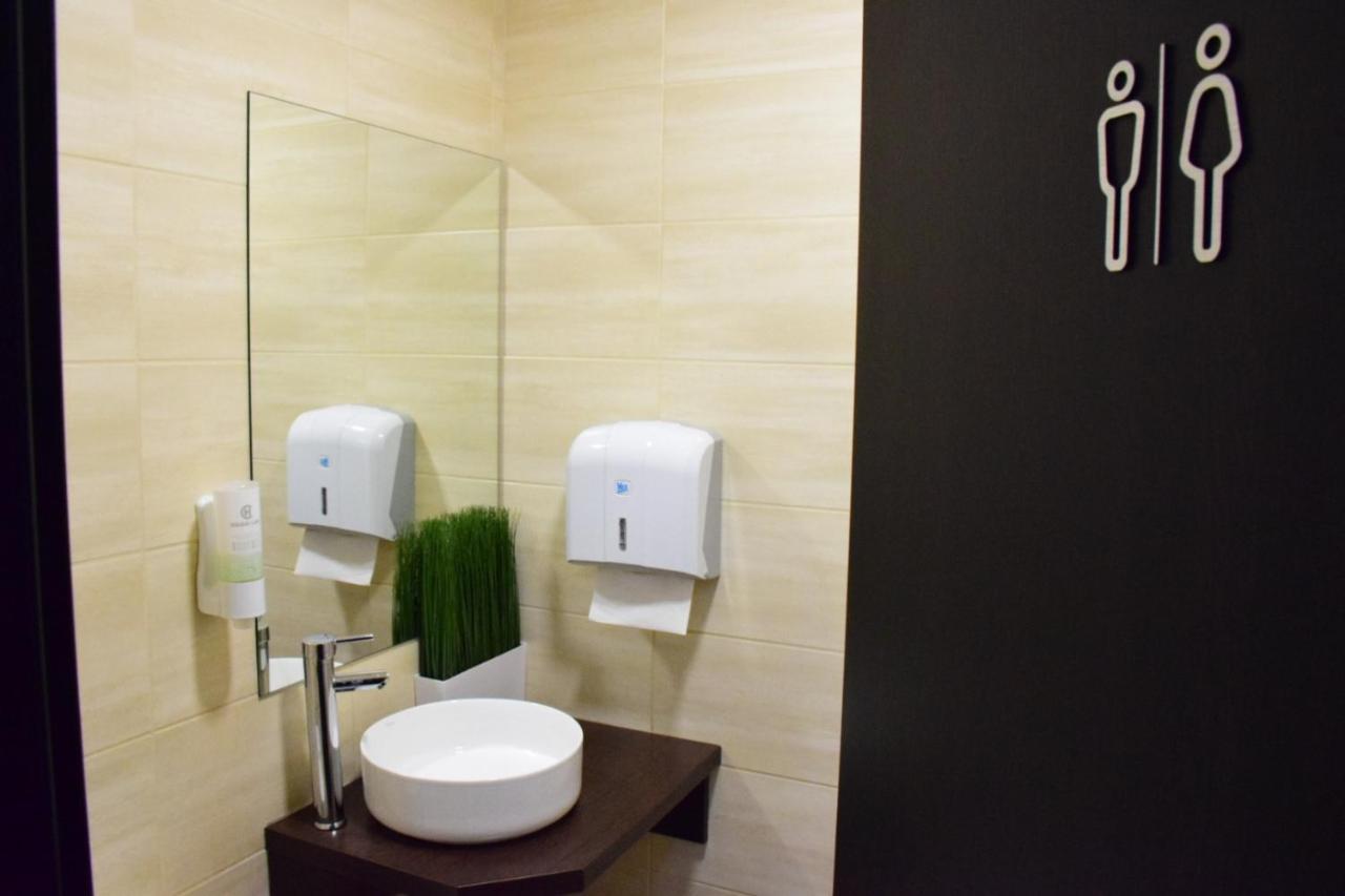 Hotel Lotus Halasztelek Екстер'єр фото
