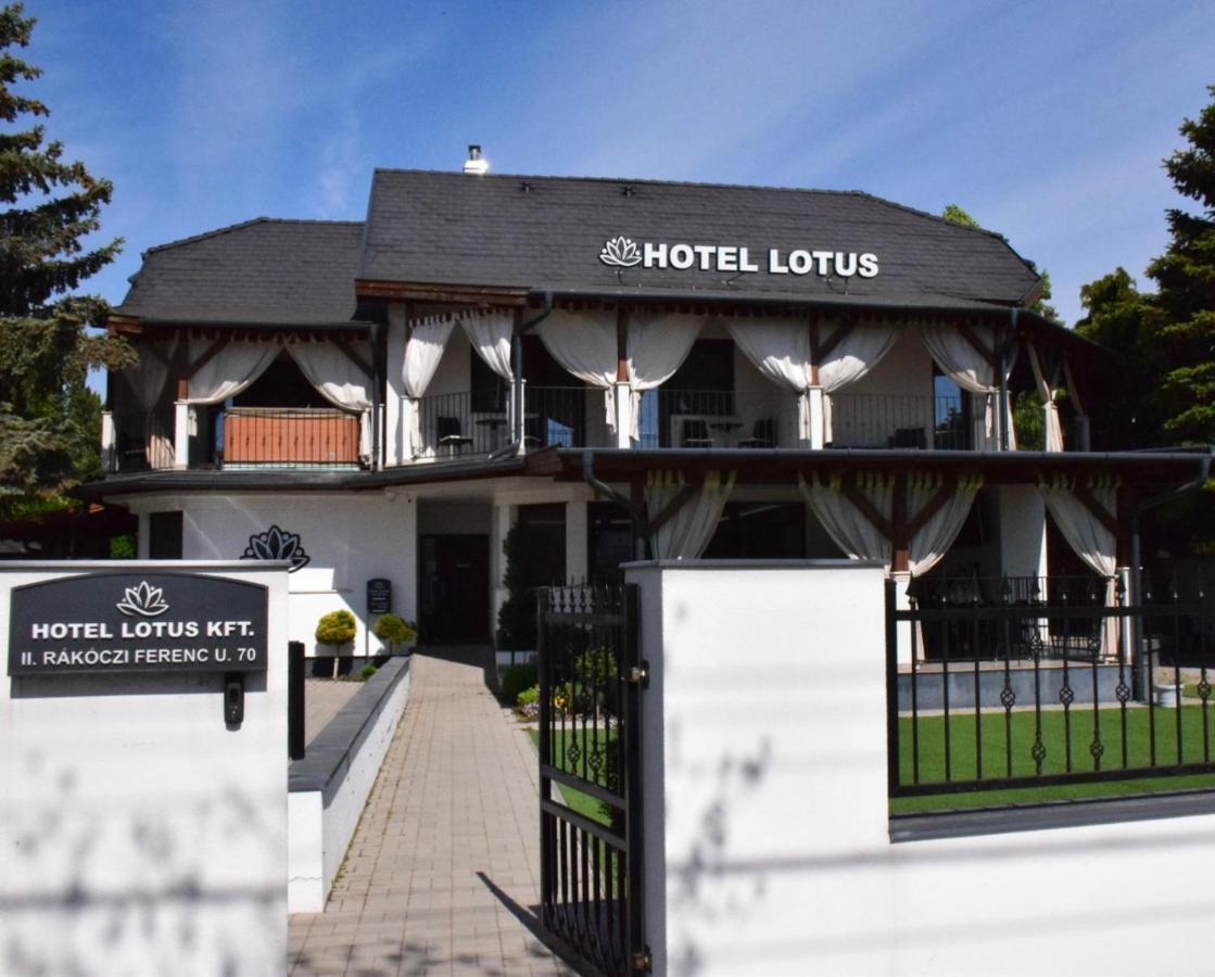 Hotel Lotus Halasztelek Екстер'єр фото