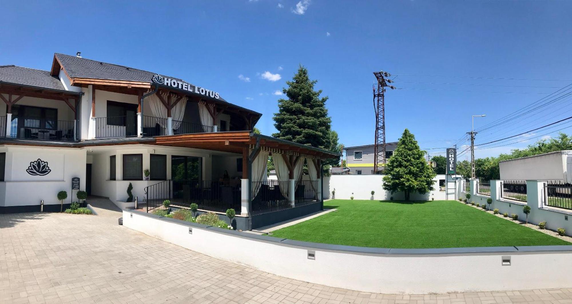 Hotel Lotus Halasztelek Екстер'єр фото