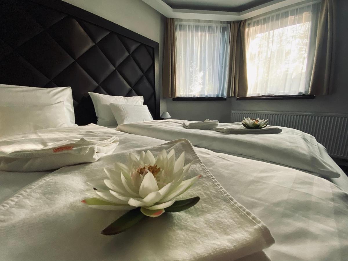 Hotel Lotus Halasztelek Екстер'єр фото