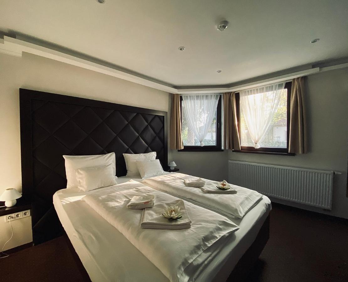 Hotel Lotus Halasztelek Екстер'єр фото