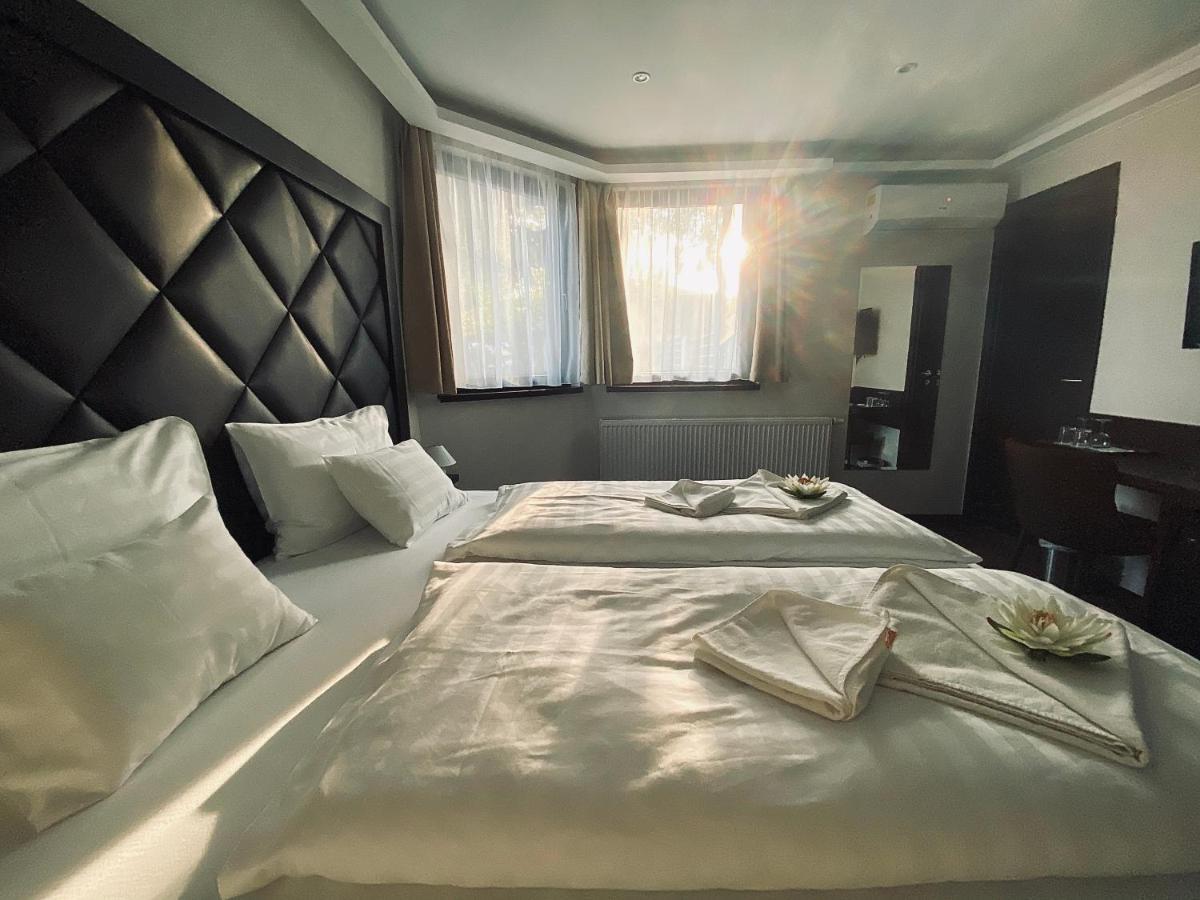 Hotel Lotus Halasztelek Екстер'єр фото